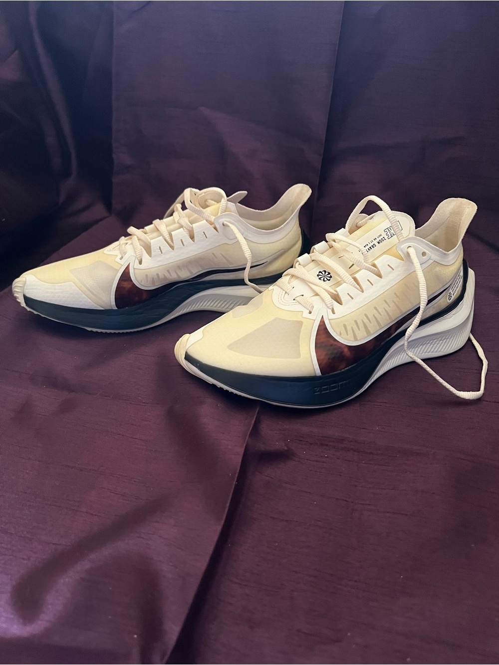 Nike Zoom Gravity “Barely Rose” cream & tortoise Performance Running Sneakers